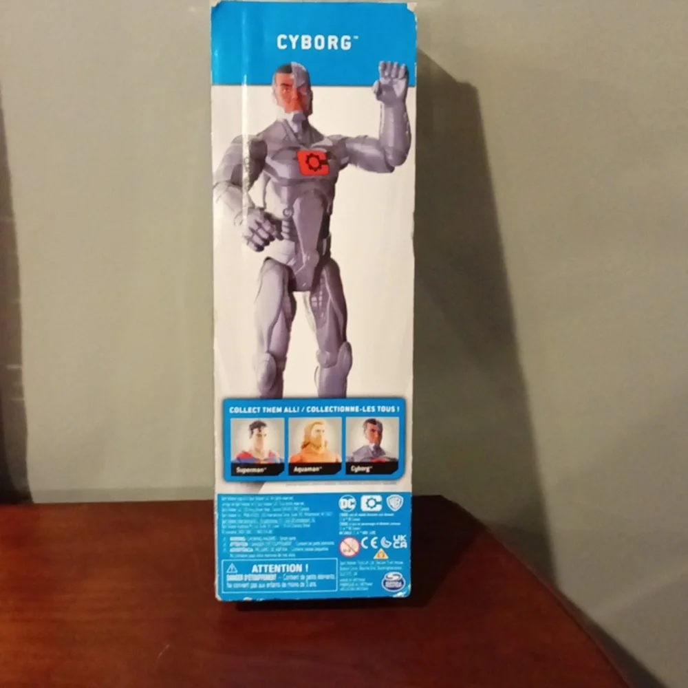 DC Cyborg Action Figure - Picture 4 of 4